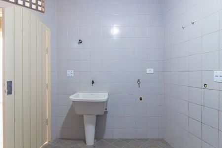 Casa à venda com 240m², 3 quartos e 2 vagas Casa à venda com 240m², 3 quartos e 2 vagasÁrea de Serviço