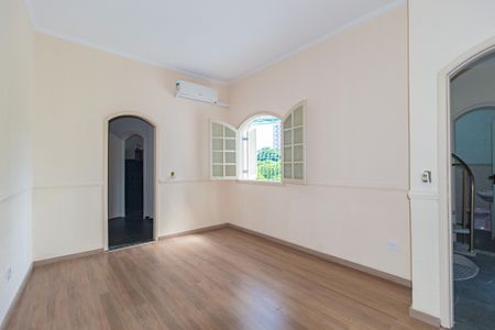 Casa à venda com 240m², 3 quartos e 2 vagas Casa à venda com 240m², 3 quartos e 2 vagasSuíte