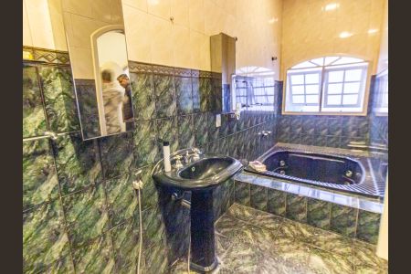 Casa à venda com 240m², 3 quartos e 1 vagaBanheiro da Suíte 2