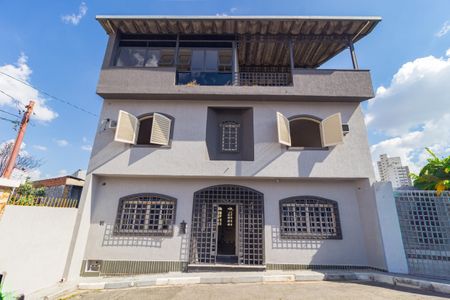 Casa à venda com 240m², 3 quartos e 2 vagas Casa à venda com 240m², 3 quartos e 2 vagasFachada da Casa