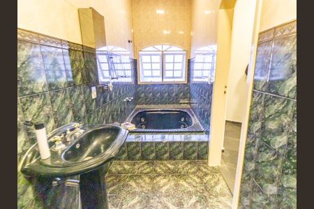 Casa à venda com 240m², 3 quartos e 1 vagaBanheiro da Suíte 2