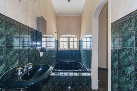 Casa à venda com 240m², 3 quartos e 2 vagas Casa à venda com 240m², 3 quartos e 2 vagasBanheiro - Suíte