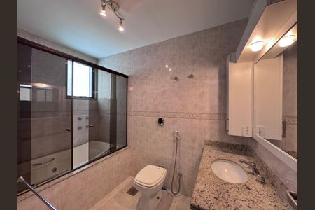 Apartamento à venda com 263m², 4 quartos e 3 vagasBanheiro da Suíte 2