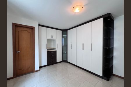 Apartamento à venda com 263m², 4 quartos e 3 vagasSuíte 2