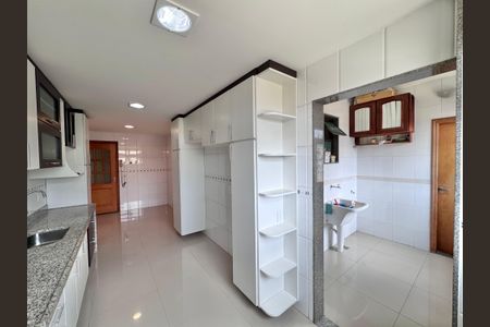 Apartamento à venda com 263m², 4 quartos e 3 vagasCozinha e Área de Serviço