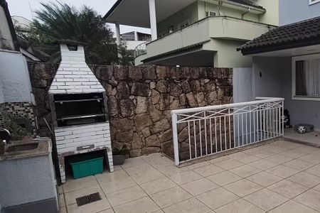 Casa de condomínio à venda com 164m², 3 quartos e 2 vagasQuintal e Garagem