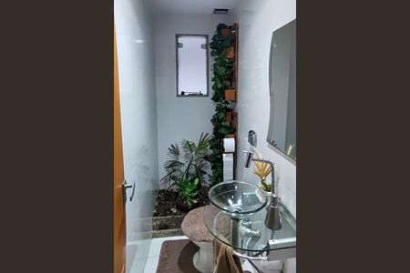 Casa de condomínio à venda com 164m², 3 quartos e 2 vagasLavabo