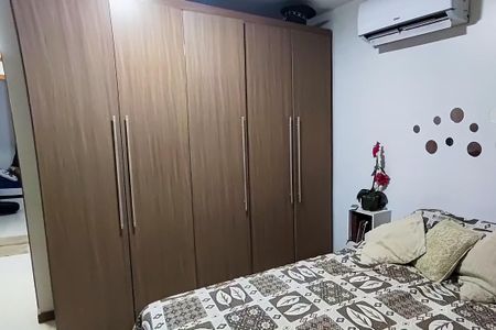 Casa de condomínio à venda com 164m², 3 quartos e 2 vagasSuíte 1