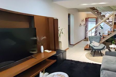 Casa de condomínio à venda com 164m², 3 quartos e 2 vagasSala