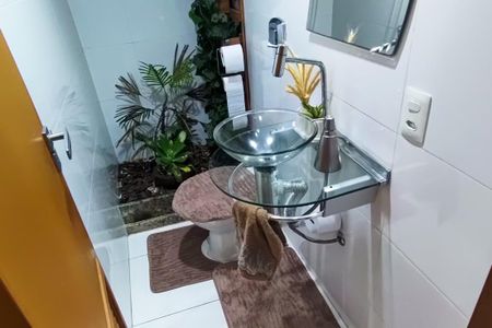 Casa de condomínio à venda com 164m², 3 quartos e 2 vagasLavabo