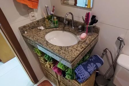 Casa de condomínio à venda com 164m², 3 quartos e 2 vagasBanheiro da Suíte 1