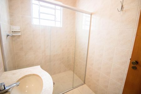 Casa à venda com 200m², 3 quartos e 2 vagas Casa à venda com 200m², 3 quartos e 2 vagasBanheiro