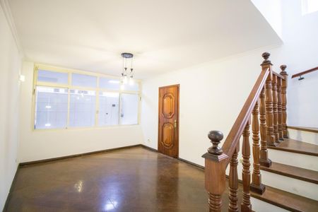 Casa à venda com 200m², 3 quartos e 2 vagas Casa à venda com 200m², 3 quartos e 2 vagasSala