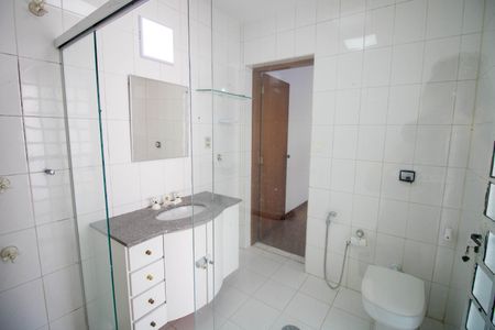 Casa à venda com 200m², 3 quartos e 2 vagas Casa à venda com 200m², 3 quartos e 2 vagasBanheiro da Suíte