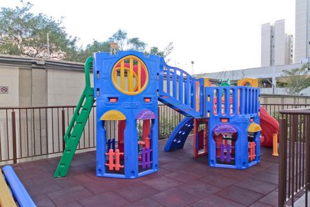 Apartamento à venda com 49m², 2 quartos e 1 vaga Apartamento à venda com 49m², 2 quartos e 1 vagaÁrea comum - Playground
