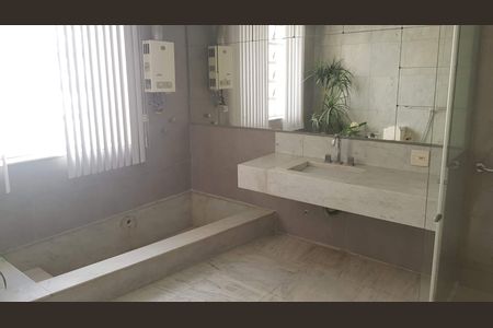 Apartamento para alugar com 383m², 4 quartos e 2 vagasBanheiro