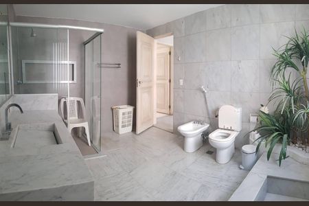 Apartamento para alugar com 383m², 4 quartos e 2 vagasBanheiro