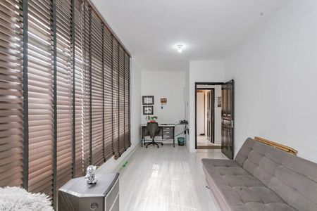 Casa à venda com 211m², 3 quartos e 2 vagasSala