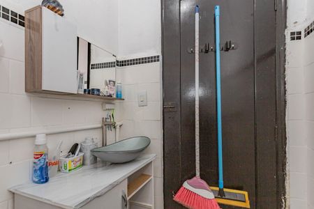 Casa à venda com 211m², 3 quartos e 2 vagasBanheiro