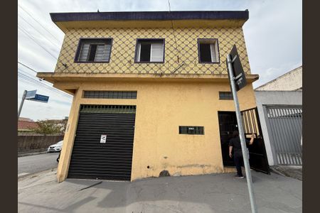Casa à venda com 211m², 3 quartos e 2 vagas Casa à venda com 211m², 3 quartos e 2 vagasFachada