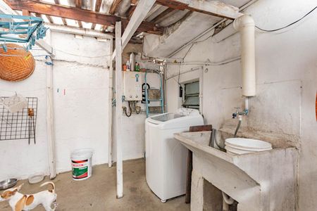 Casa à venda com 211m², 3 quartos e 2 vagasÁrea de Serviço