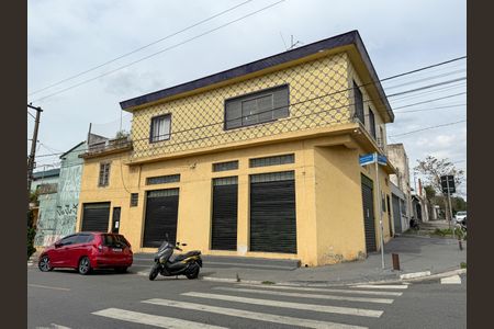 Casa à venda com 211m², 3 quartos e 2 vagas Casa à venda com 211m², 3 quartos e 2 vagasFachada