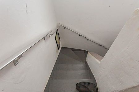 Casa à venda com 211m², 3 quartos e 2 vagasEscada