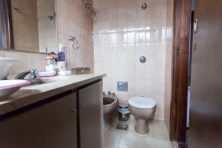 Apartamento à venda com 150m², 4 quartos e 2 vagas Apartamento à venda com 150m², 4 quartos e 2 vagasBanheiro da Suíte