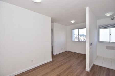 Sala de apartamento para alugar com 2 quartos, 42m² em Parque Arariba, São Paulo