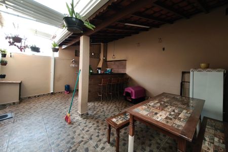 Casa à venda com 150m², 3 quartos e 1 vagaÁrea gourmet