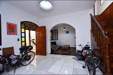 Sala de casa à venda com 3 quartos, 238m² em Dom Joaquim, Belo Horizonte