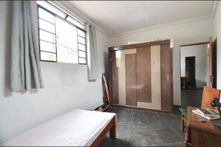 Casa à venda com 238m², 3 quartos e 3 vagasQuarto Edícula