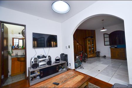 Casa à venda com 238m², 3 quartos e 3 vagasSala