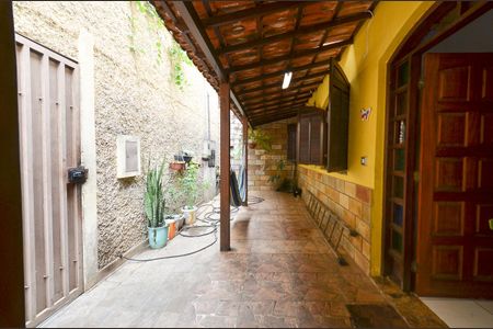 Casa à venda com 238m², 3 quartos e 3 vagasEntrada