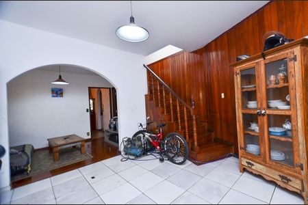 Sala de casa à venda com 3 quartos, 238m² em Dom Joaquim, Belo Horizonte