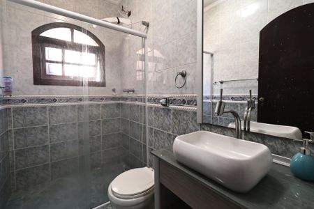 Casa à venda com 207m², 3 quartos e 4 vagas Casa à venda com 207m², 3 quartos e 4 vagasBanheiro da Suíte