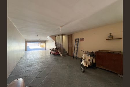Casa à venda com 207m², 3 quartos e 4 vagas Casa à venda com 207m², 3 quartos e 4 vagasGaragem
