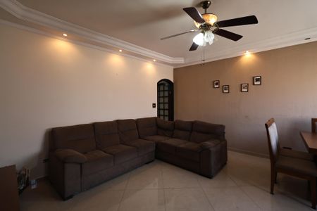 Casa à venda com 207m², 3 quartos e 4 vagas Casa à venda com 207m², 3 quartos e 4 vagasSala