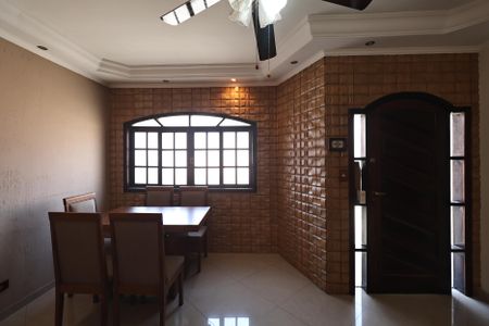 Casa à venda com 207m², 3 quartos e 4 vagas Casa à venda com 207m², 3 quartos e 4 vagasSala