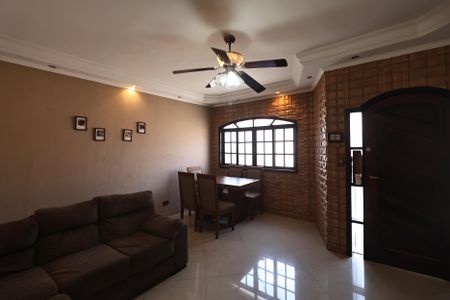 Casa à venda com 207m², 3 quartos e 4 vagas Casa à venda com 207m², 3 quartos e 4 vagasSala