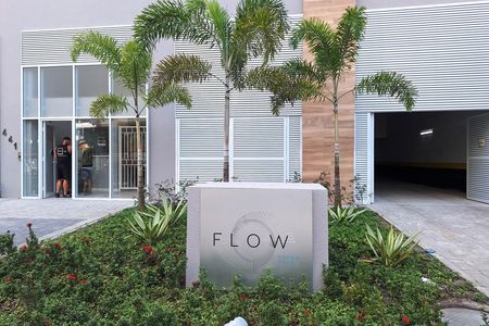Apartamento para alugar com 45m², 2 quartos e 1 vaga Apartamento para alugar com 45m², 2 quartos e 1 vagaFachada