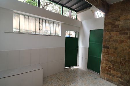Casa para alugar com 82m², 2 quartos e sem vagaVaranda