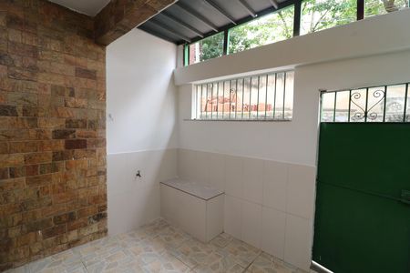 Casa para alugar com 82m², 2 quartos e sem vagaVaranda