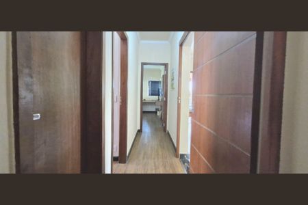 Casa de condomínio à venda com 214m², 3 quartos e 2 vagasCorredor