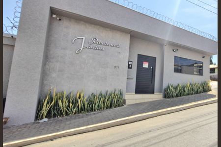 Casa de condomínio à venda com 214m², 3 quartos e 2 vagasFachada