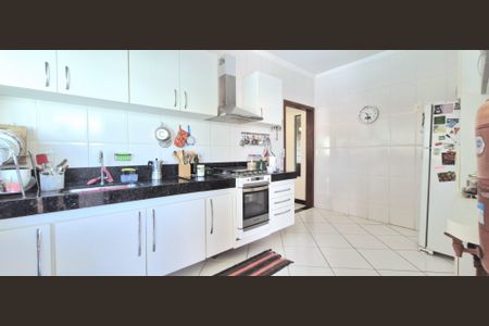 Casa de condomínio à venda com 214m², 3 quartos e 2 vagasCozinha