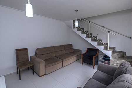 Casa à venda com 115m², 2 quartos e 4 vagasSala