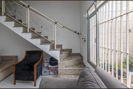 Casa à venda com 115m², 2 quartos e 4 vagasEscada