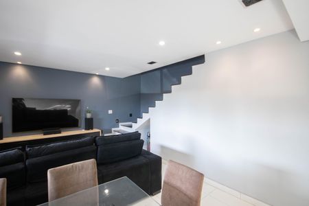 Casa à venda com 183m², 3 quartos e 2 vagas Casa à venda com 183m², 3 quartos e 2 vagasSala