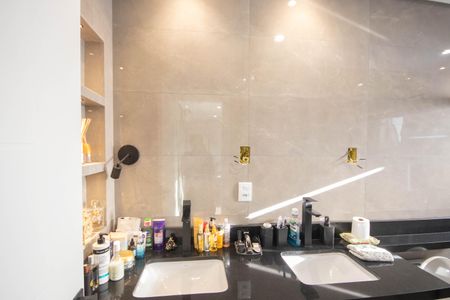 Casa à venda com 183m², 3 quartos e 2 vagas Casa à venda com 183m², 3 quartos e 2 vagasBanheiro da Suíte 1